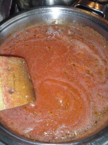 Pasta de tomate en cocción